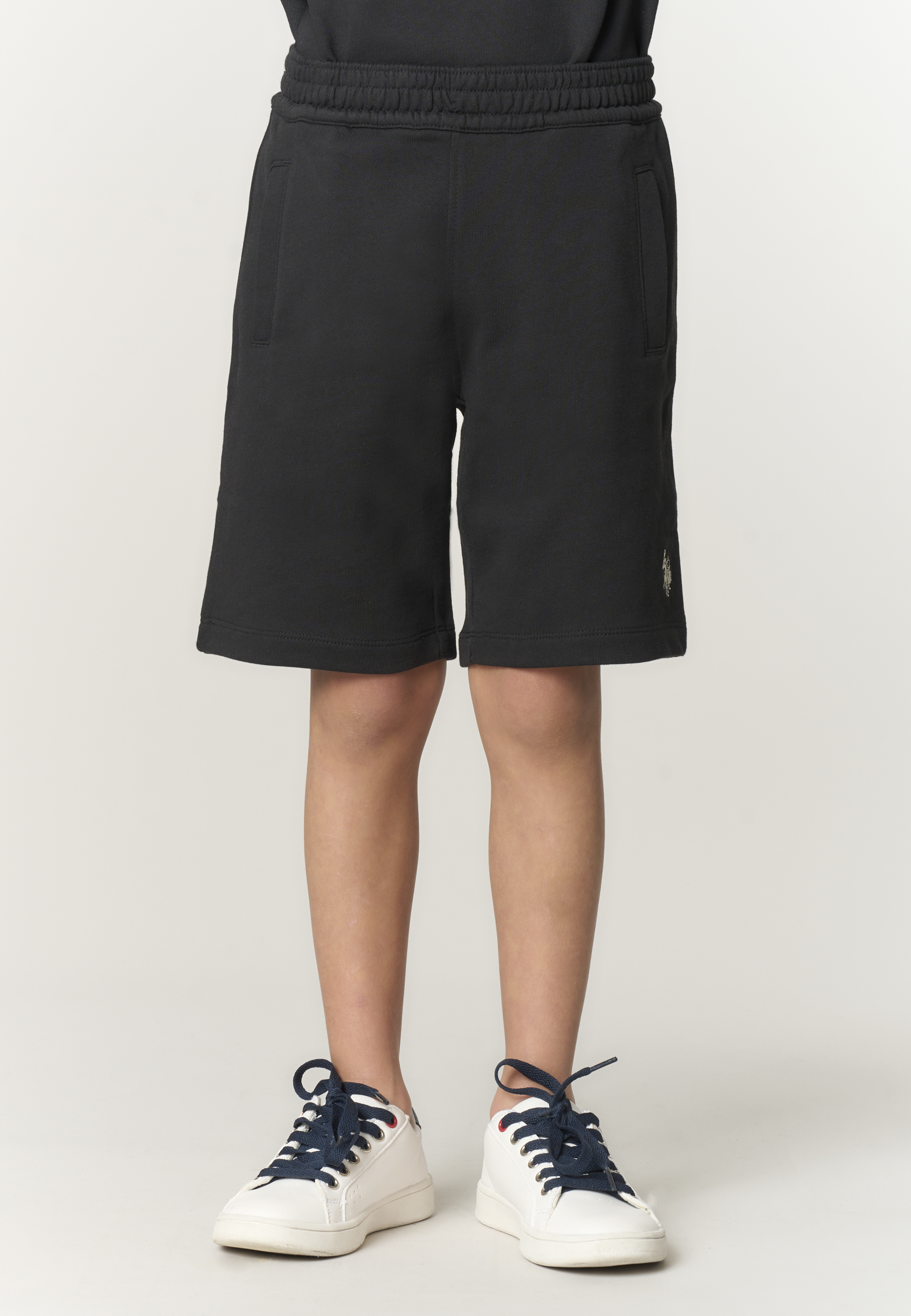 Pantalone corto sportivo da bambino con vita elasticizzata e tasche laterali