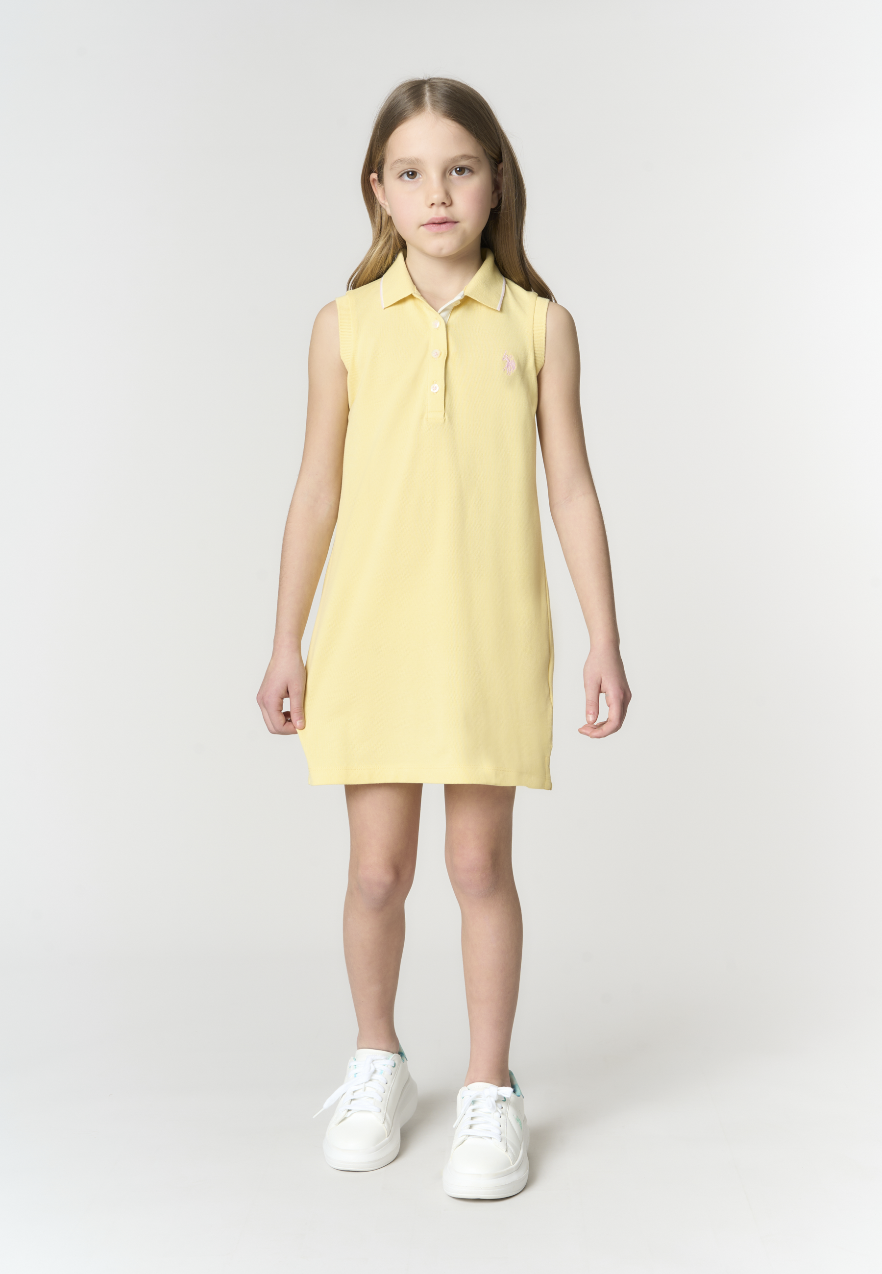 Abito smanicato con colletto da bambina
