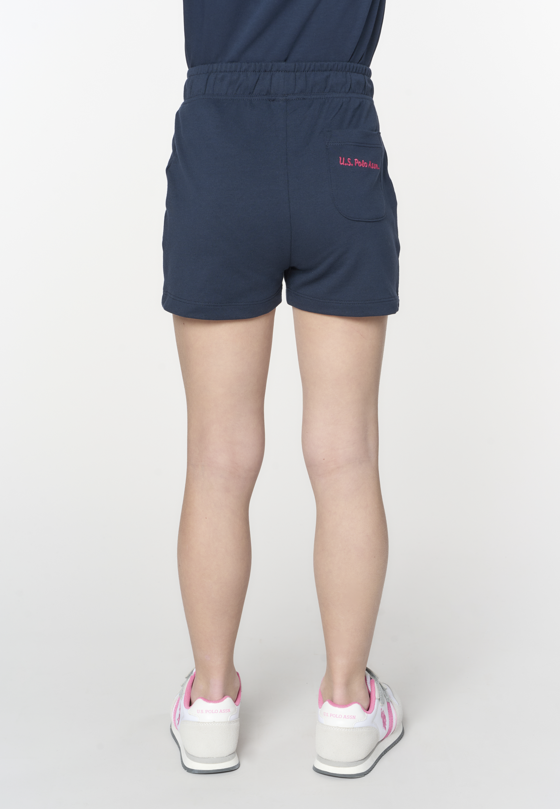 Shorts in felpa da bambina con vita elasticizzata, tasche laterali e logo ricamato