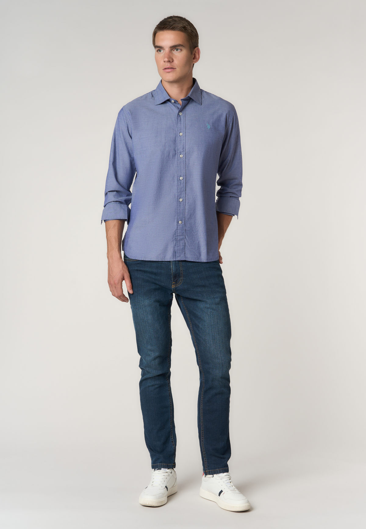 Camicia slim fit in cotone oxford con colletto classico