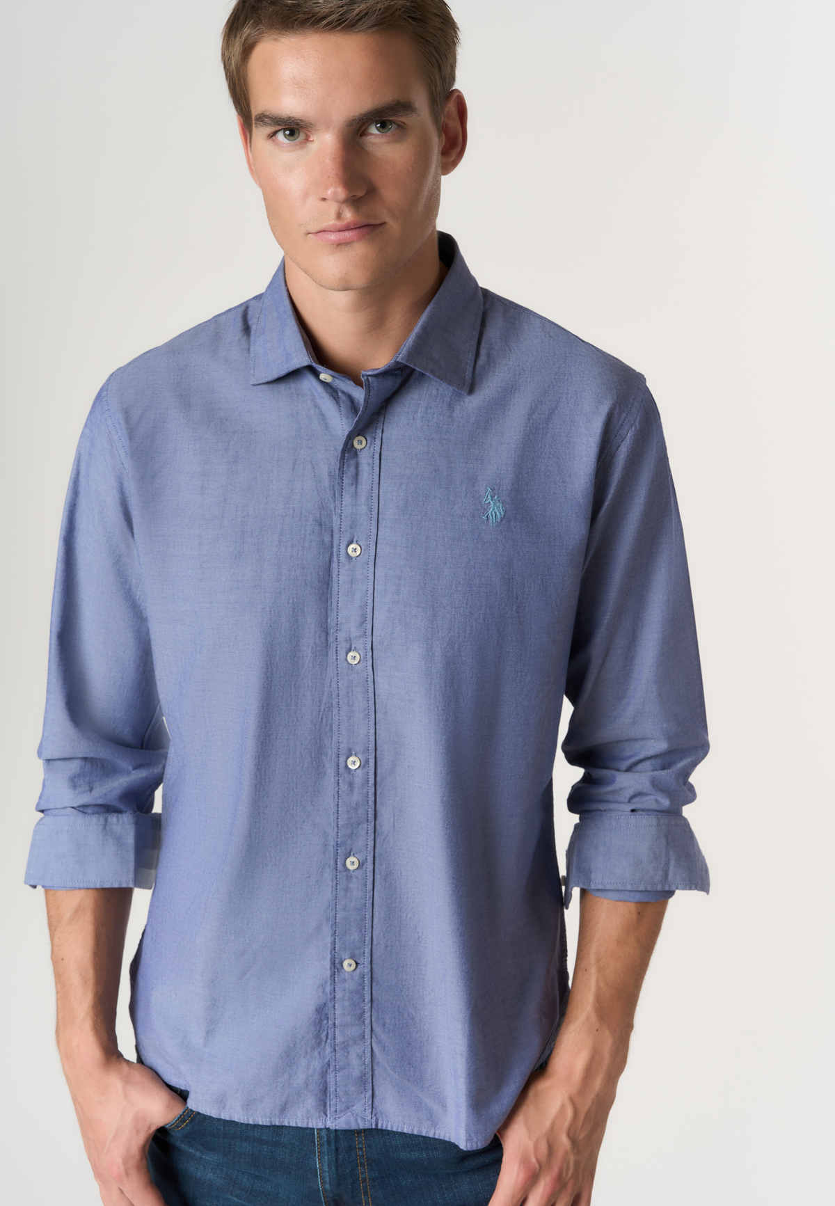 Camicia slim fit in cotone oxford con colletto classico