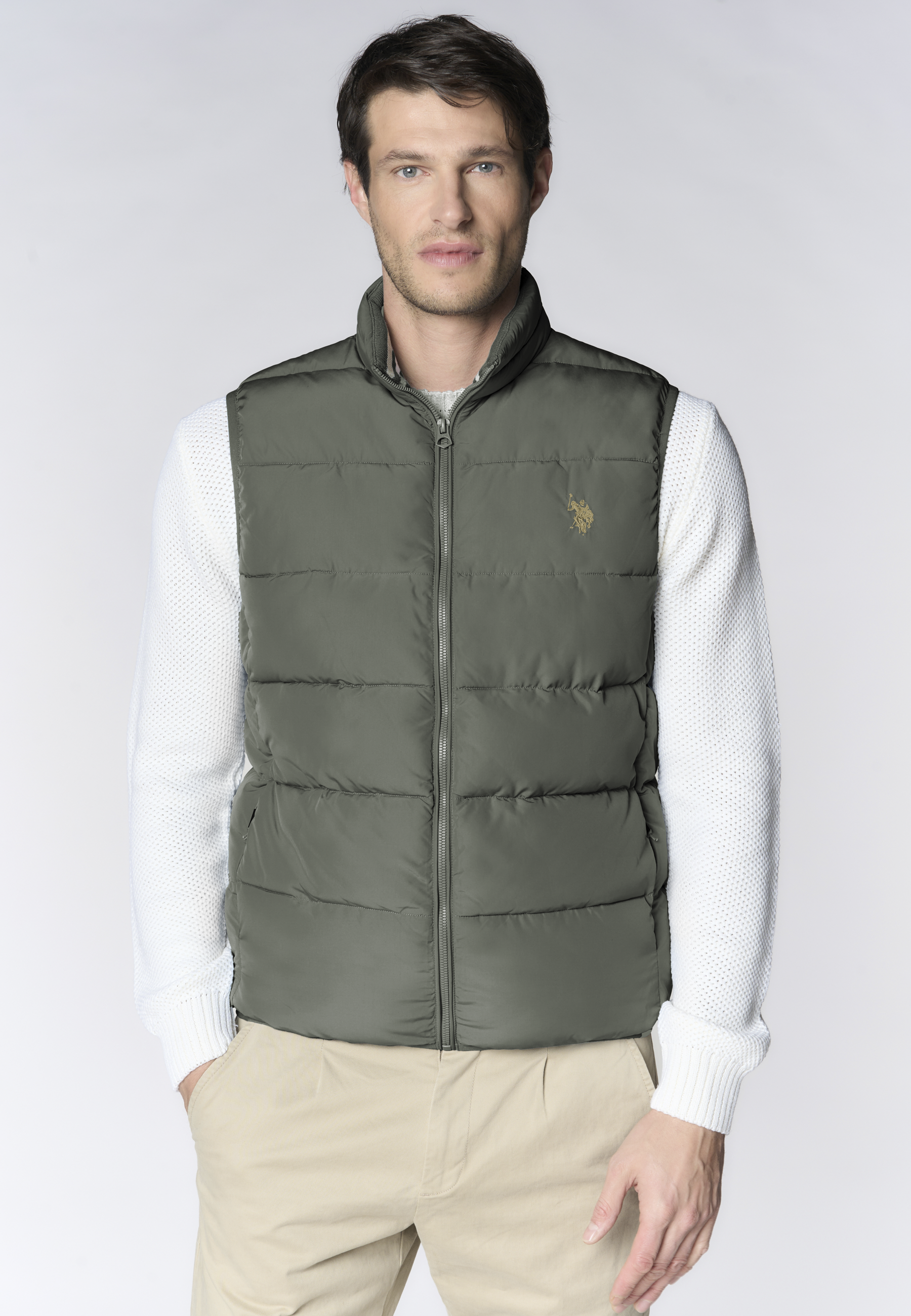 Gilet imbottito con chiusura zip e collo alto