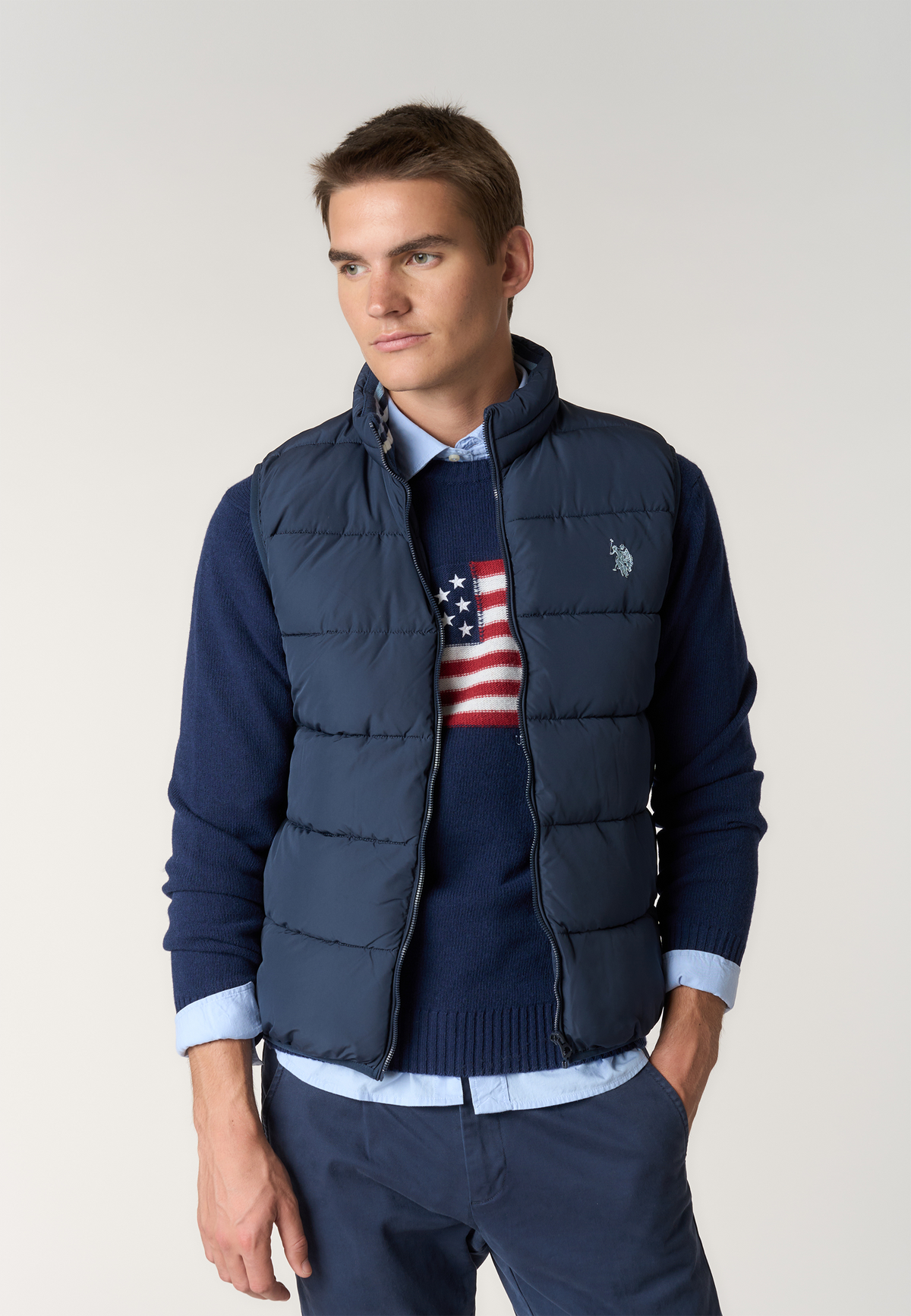 Gilet imbottito con chiusura zip e collo alto