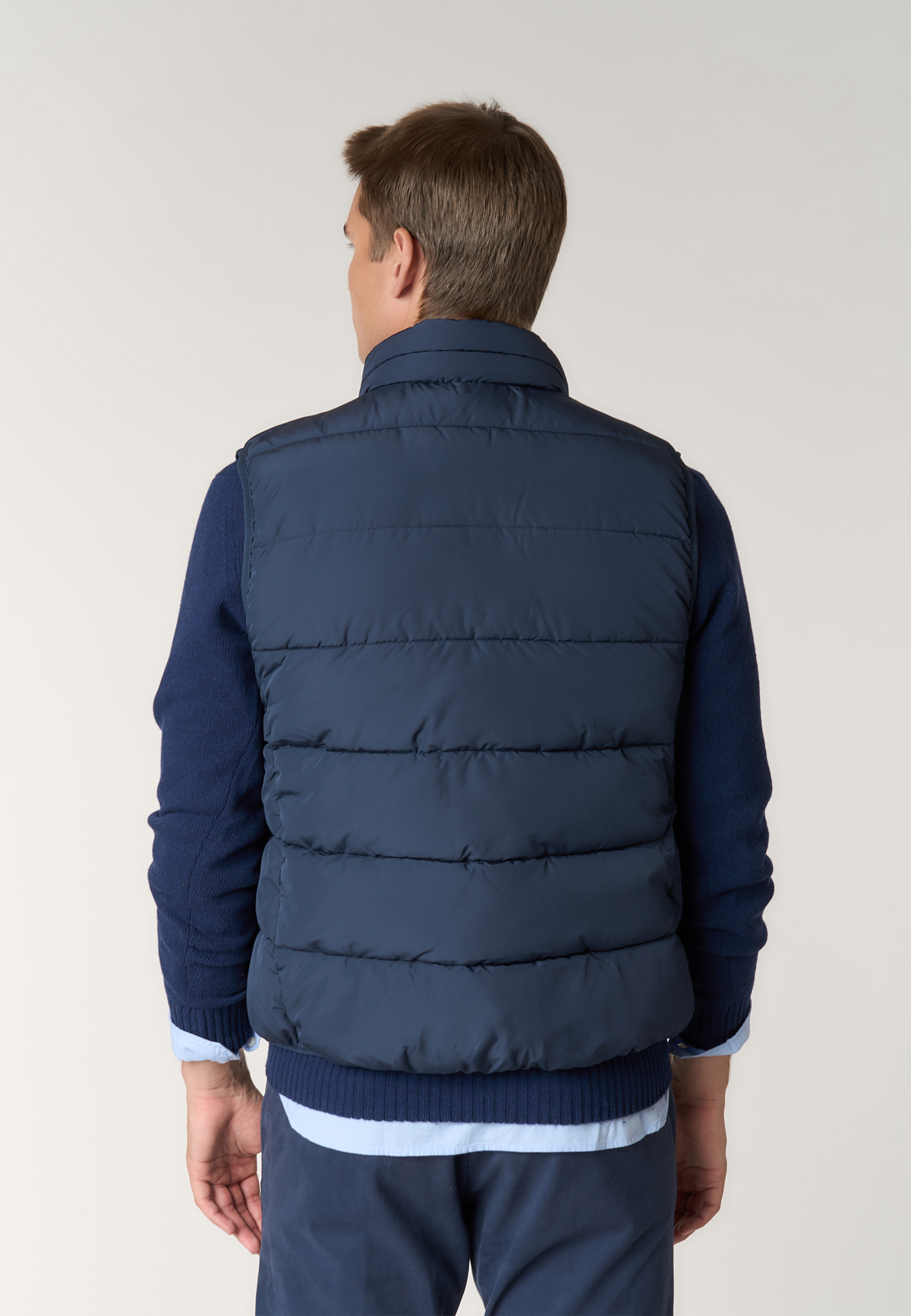 Gilet imbottito con chiusura zip e collo alto