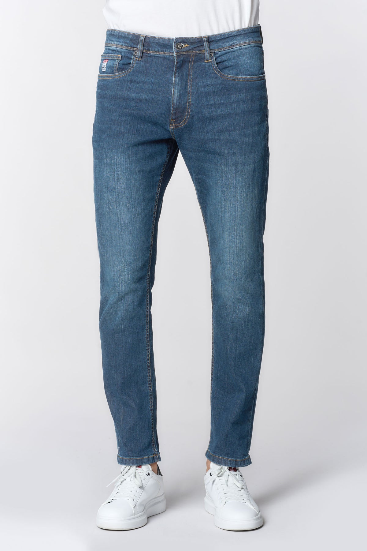 Pantalone denim 5 tasche tapered fit