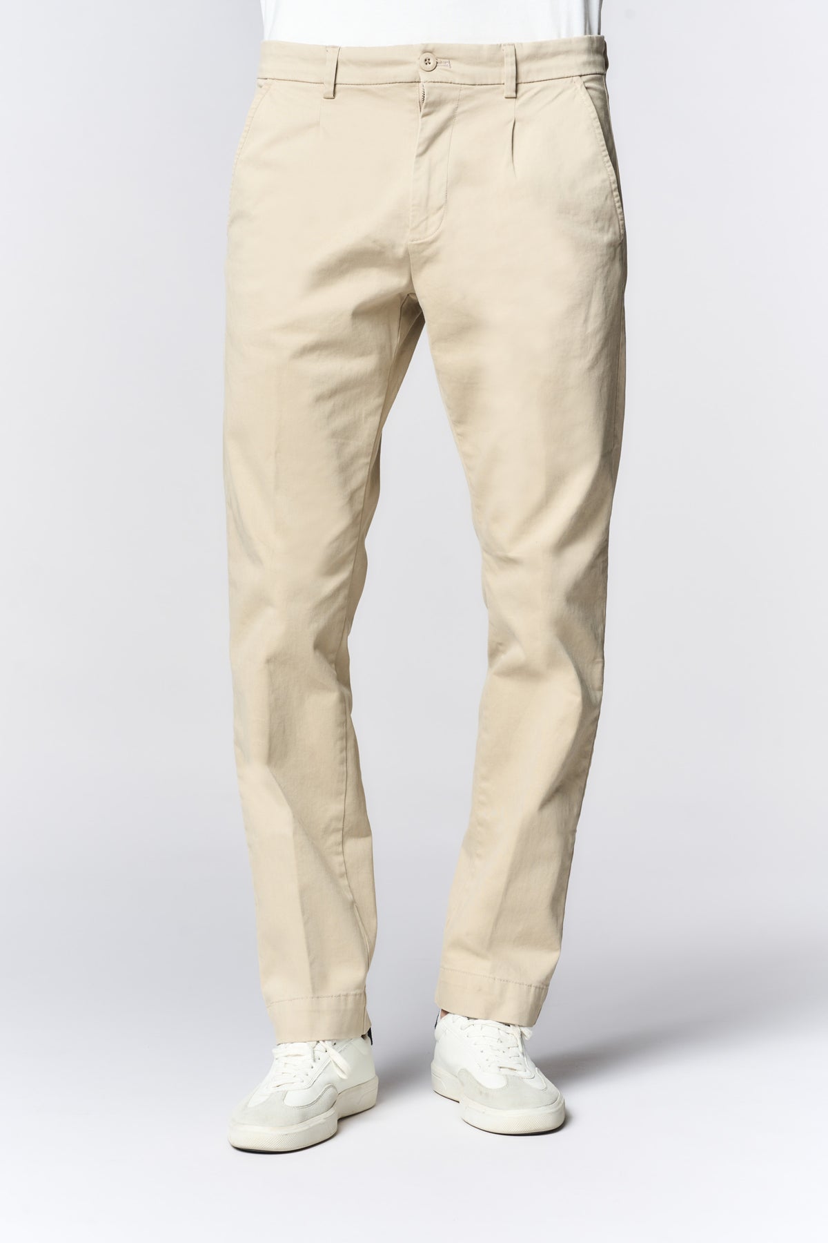 Pantalone chino con pinces in cotone stretch
