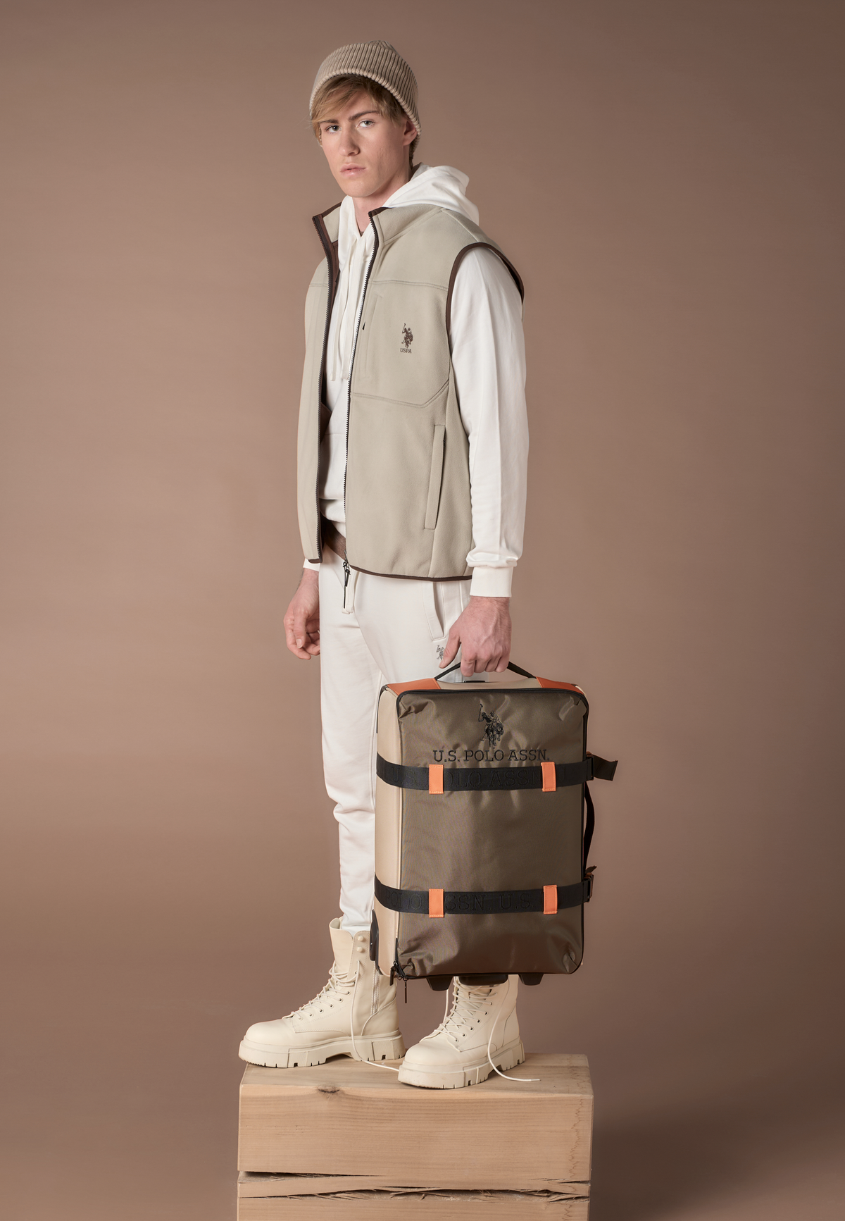 Gilet in pile bicolore con collo alto e tasche con zip