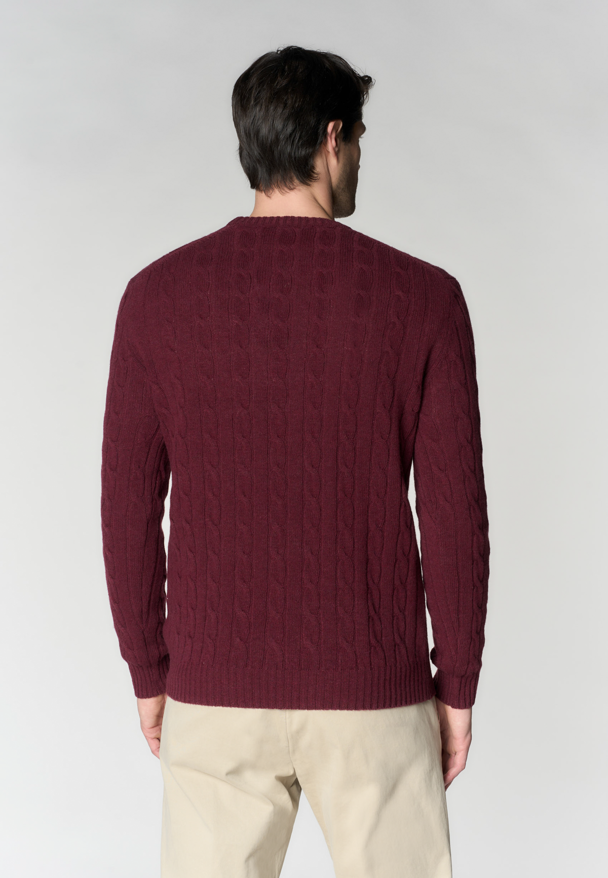 Maglia girocollo a trecce in lana merino