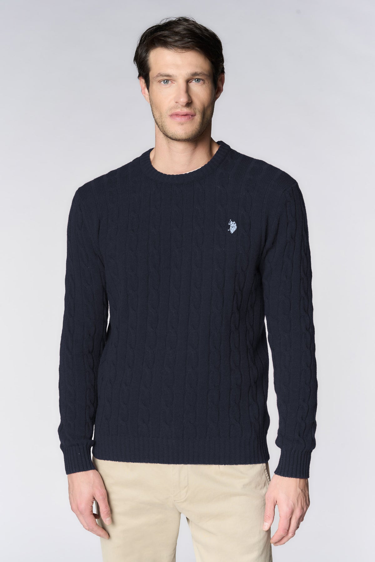 Maglia girocollo a trecce in lana merino