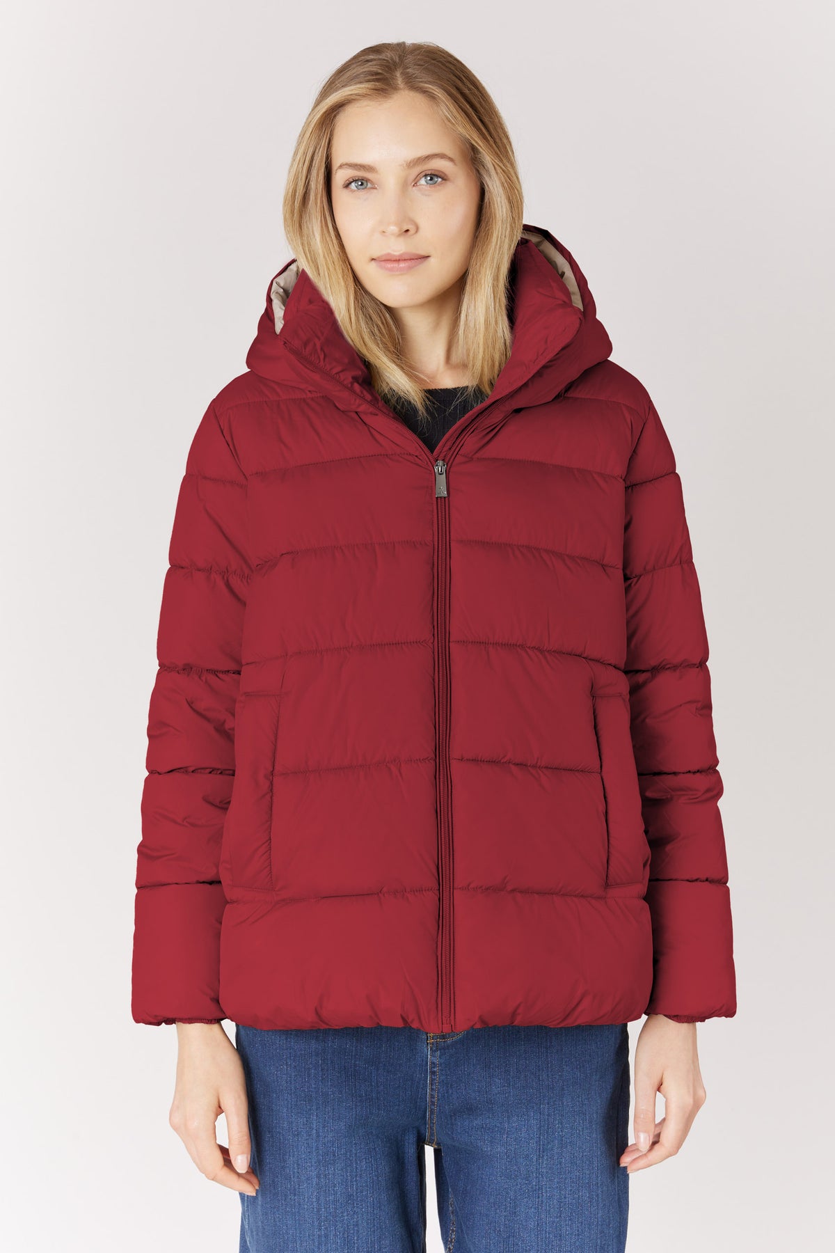 Piumino corto donna con cappuccio e chiusura full zip