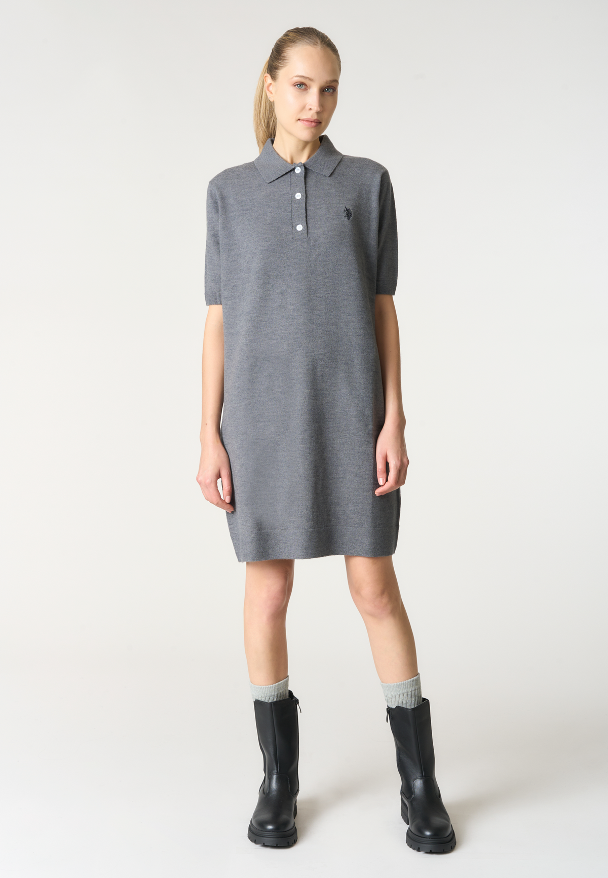 Abito in maglia con colletto e bottoni