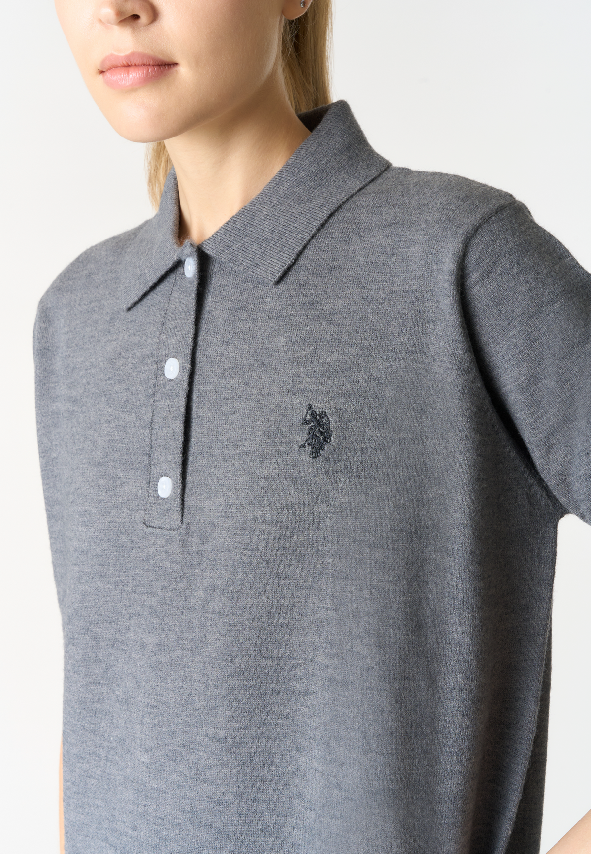 Abito in maglia con colletto e bottoni