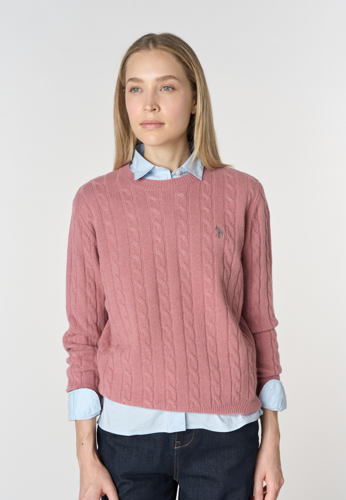 Maglia girocollo in lana con lavorazione a trecce