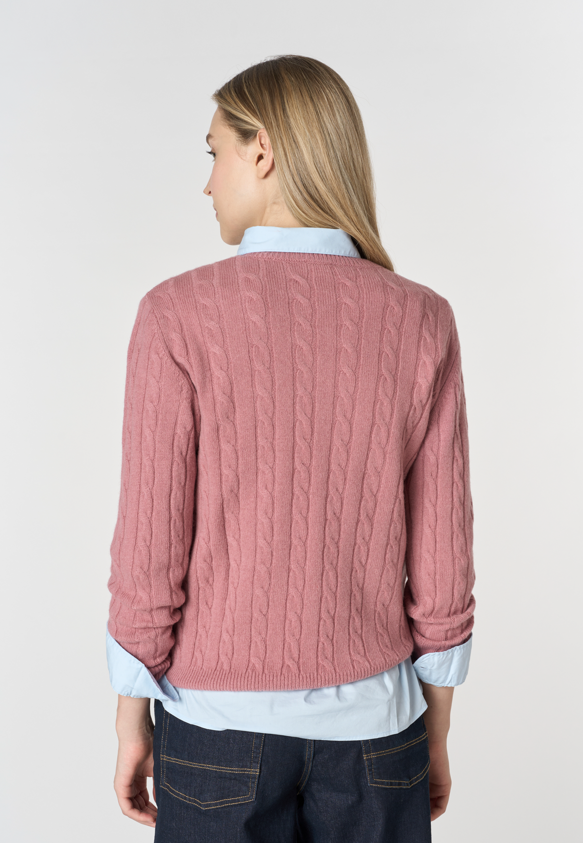 Maglia girocollo in lana con lavorazione a trecce