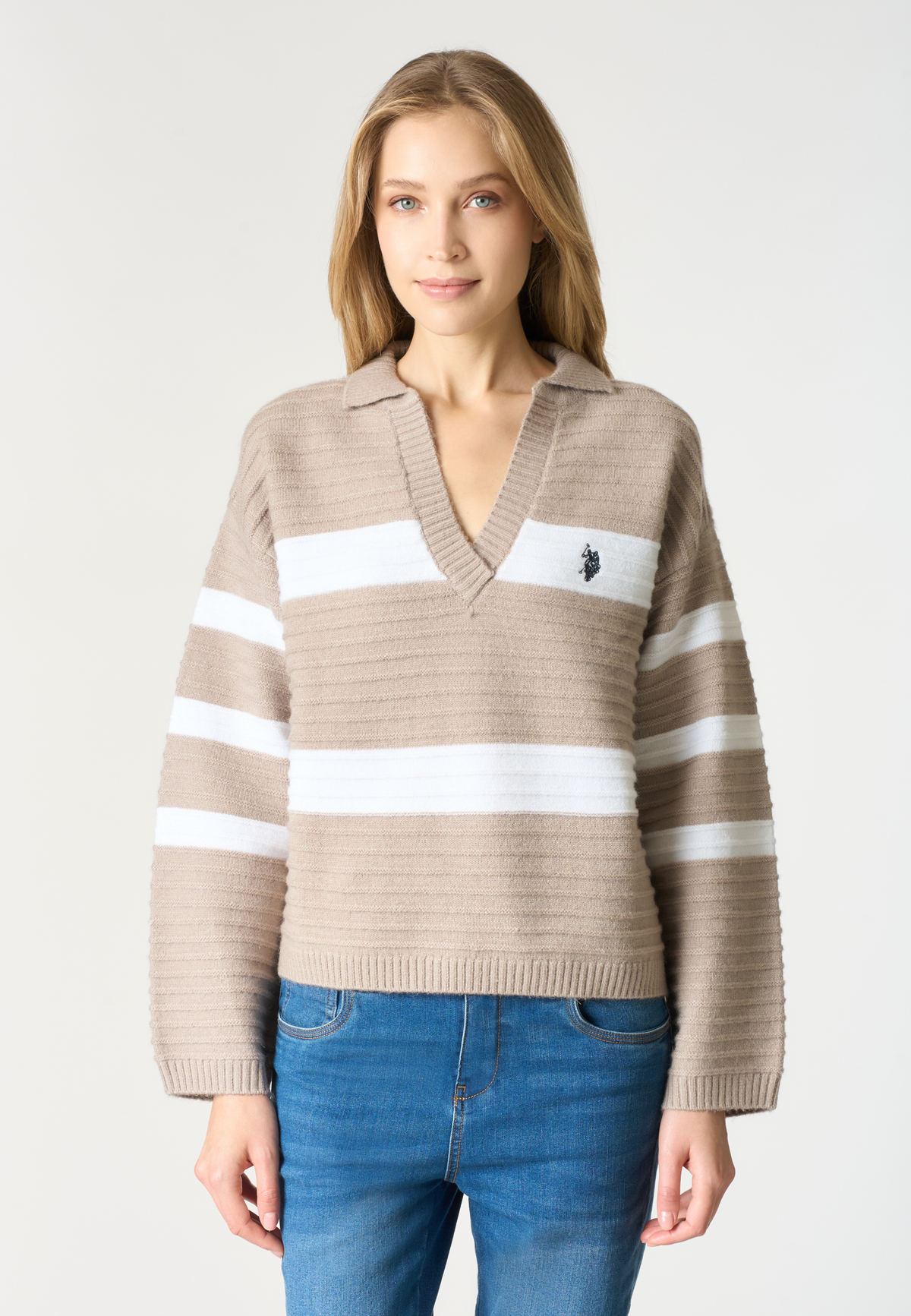 Maglia con scollo a V e lavorazione a coste