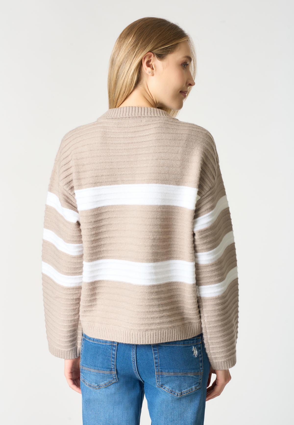 Maglia con scollo a V e lavorazione a coste