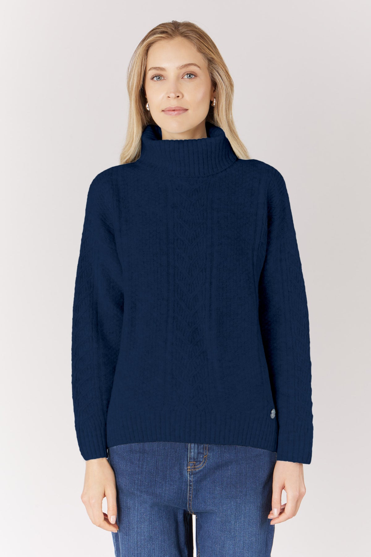 Maglia dolcevita con lavorazione a trecce