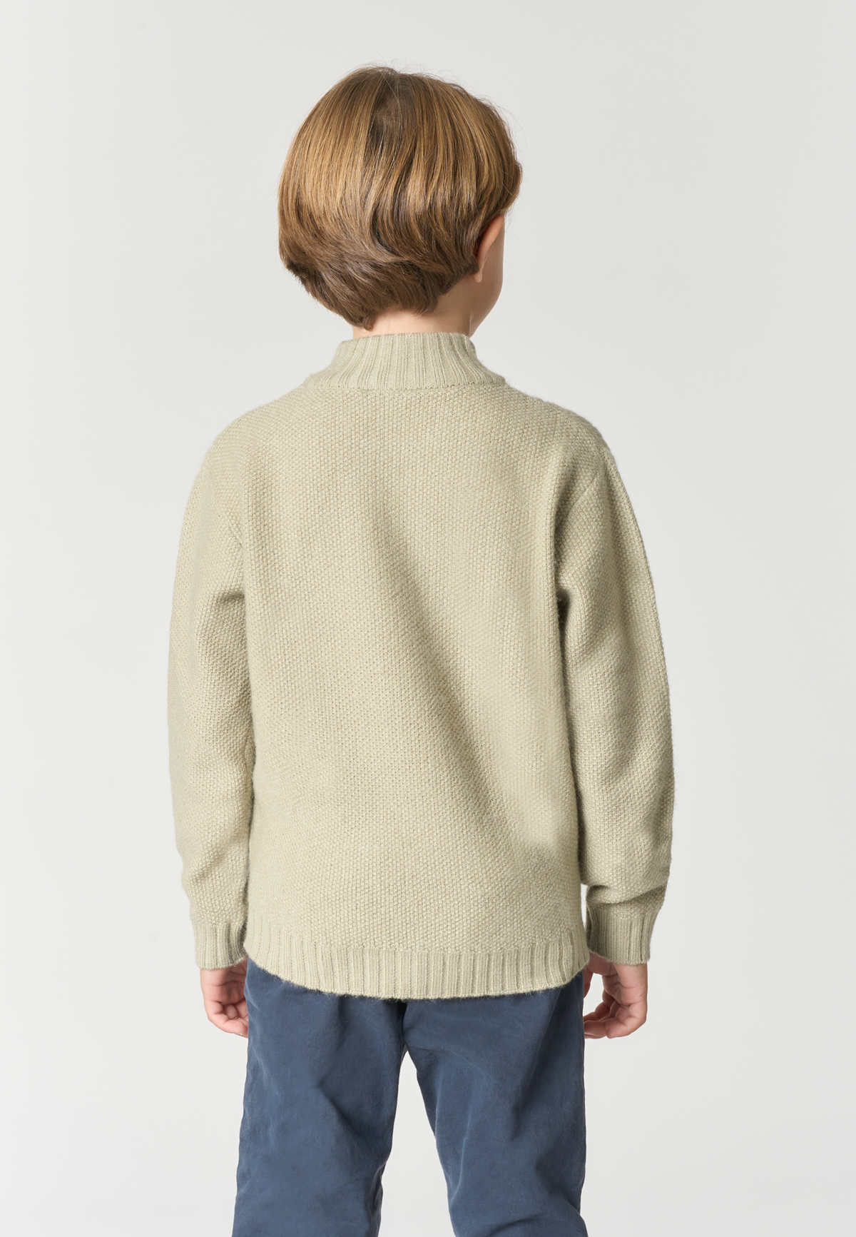 Maglione collo alto con lavorazione a trecce