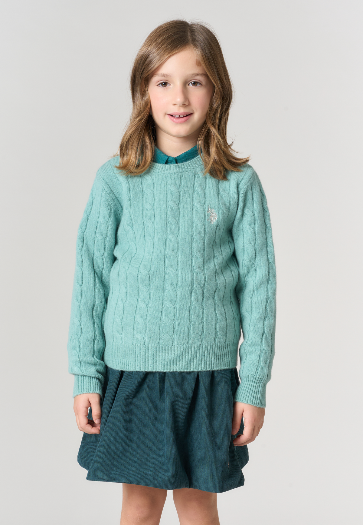 Maglia da bambina in lana con lavorazione a trecce