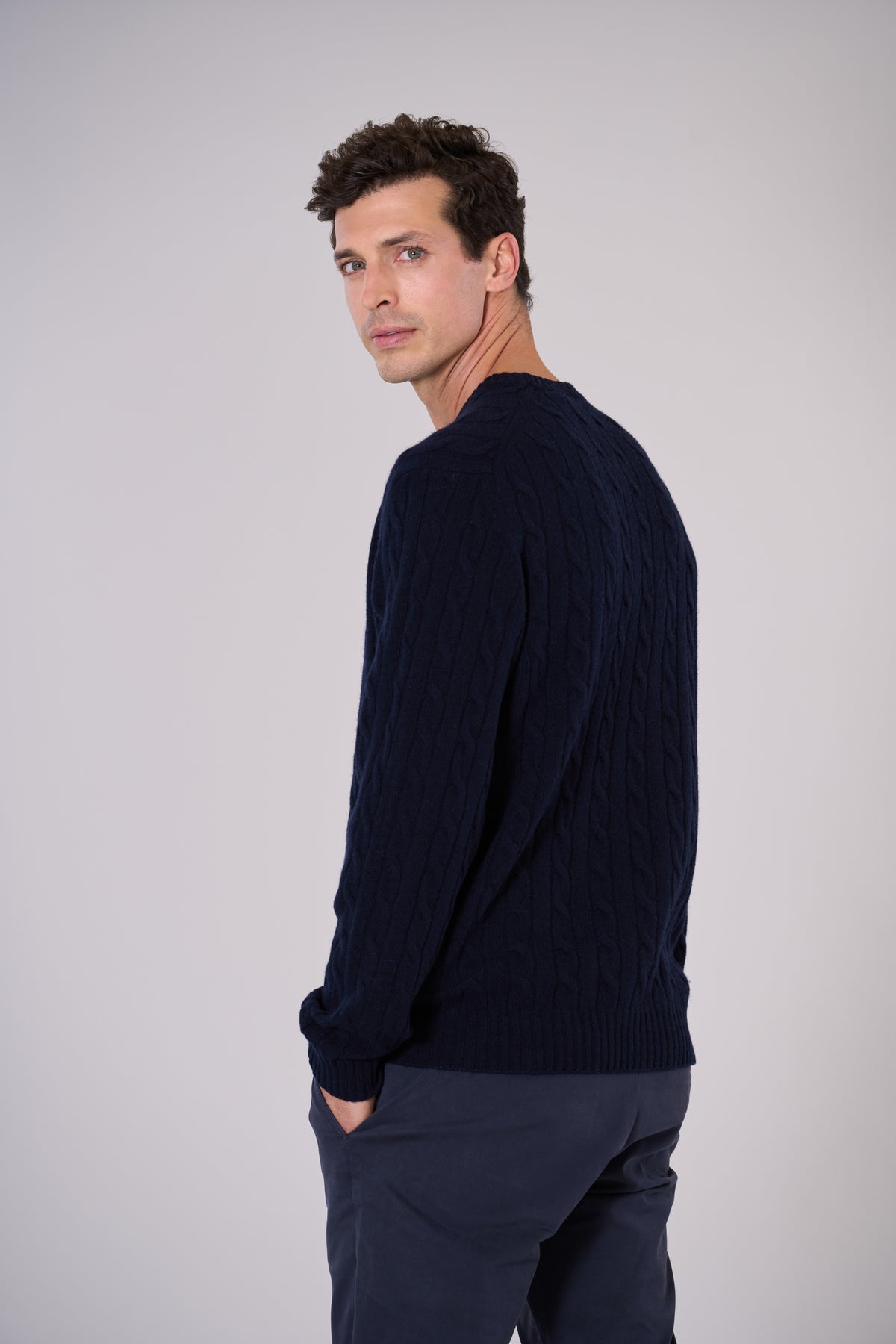 Maglia girocollo a treccia misto lana merino riciclata