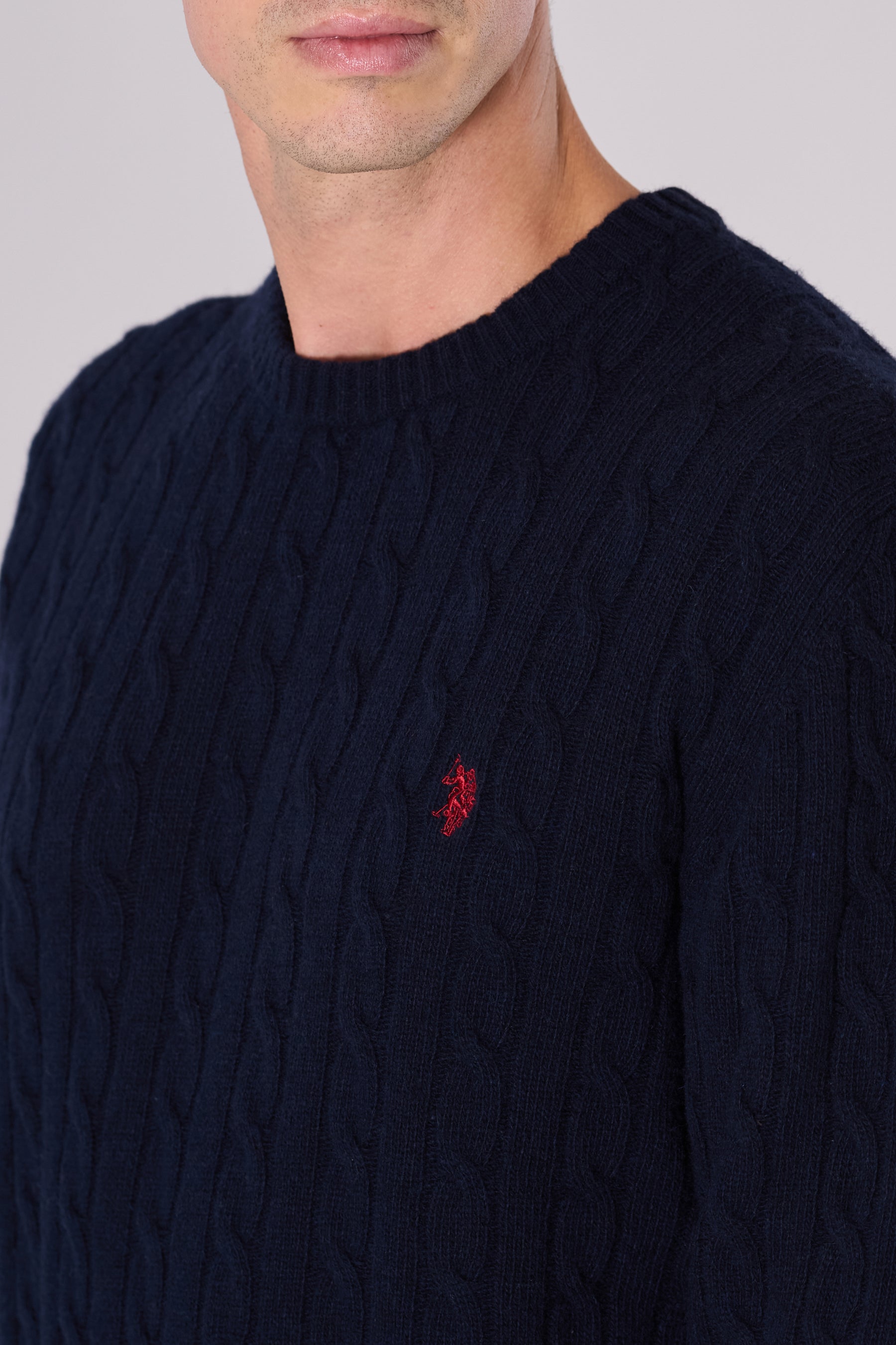 Maglia girocollo a treccia misto lana merino riciclata