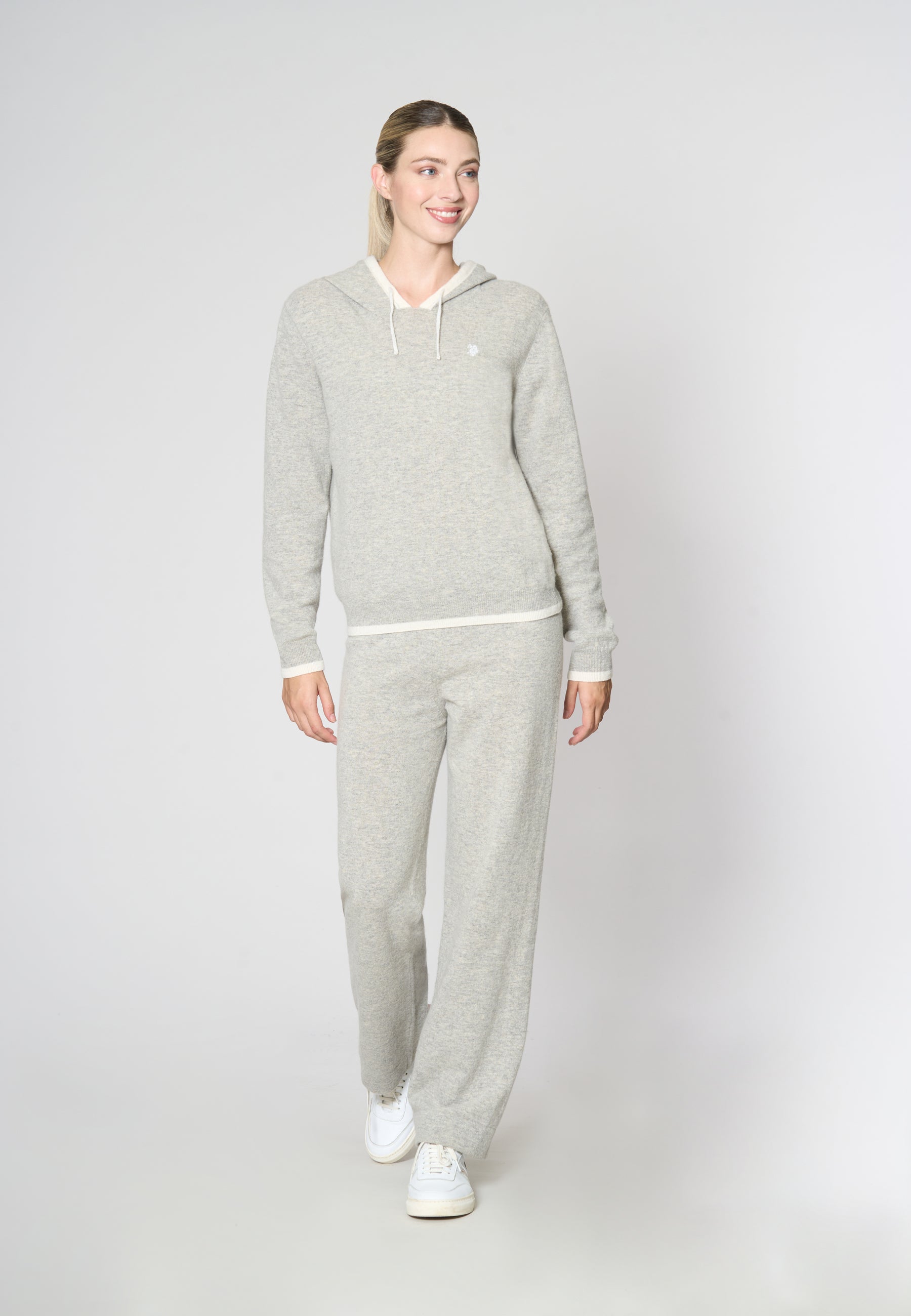 Maglia con cappuccio misto lana merino riciclata