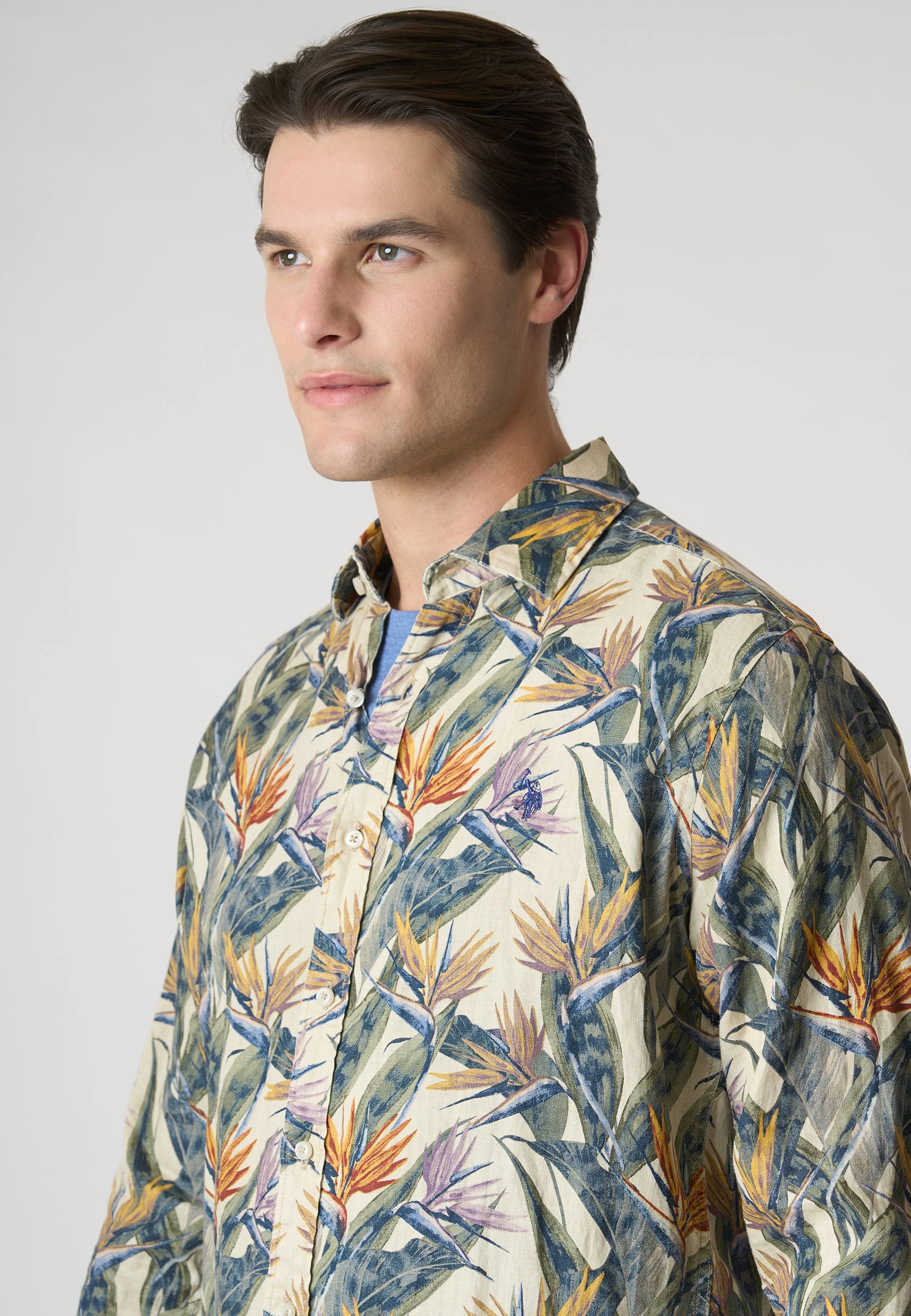 Camicia in lino fantasia tropicale slim fit con logo