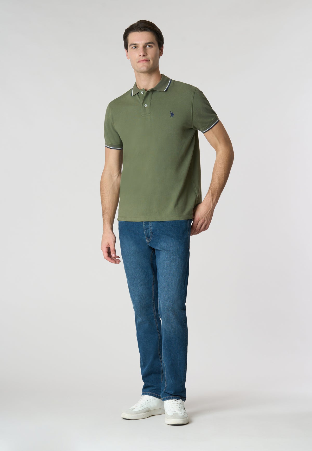 Polo shirt a maniche corte in cotone light con dettagli su maniche e colletto