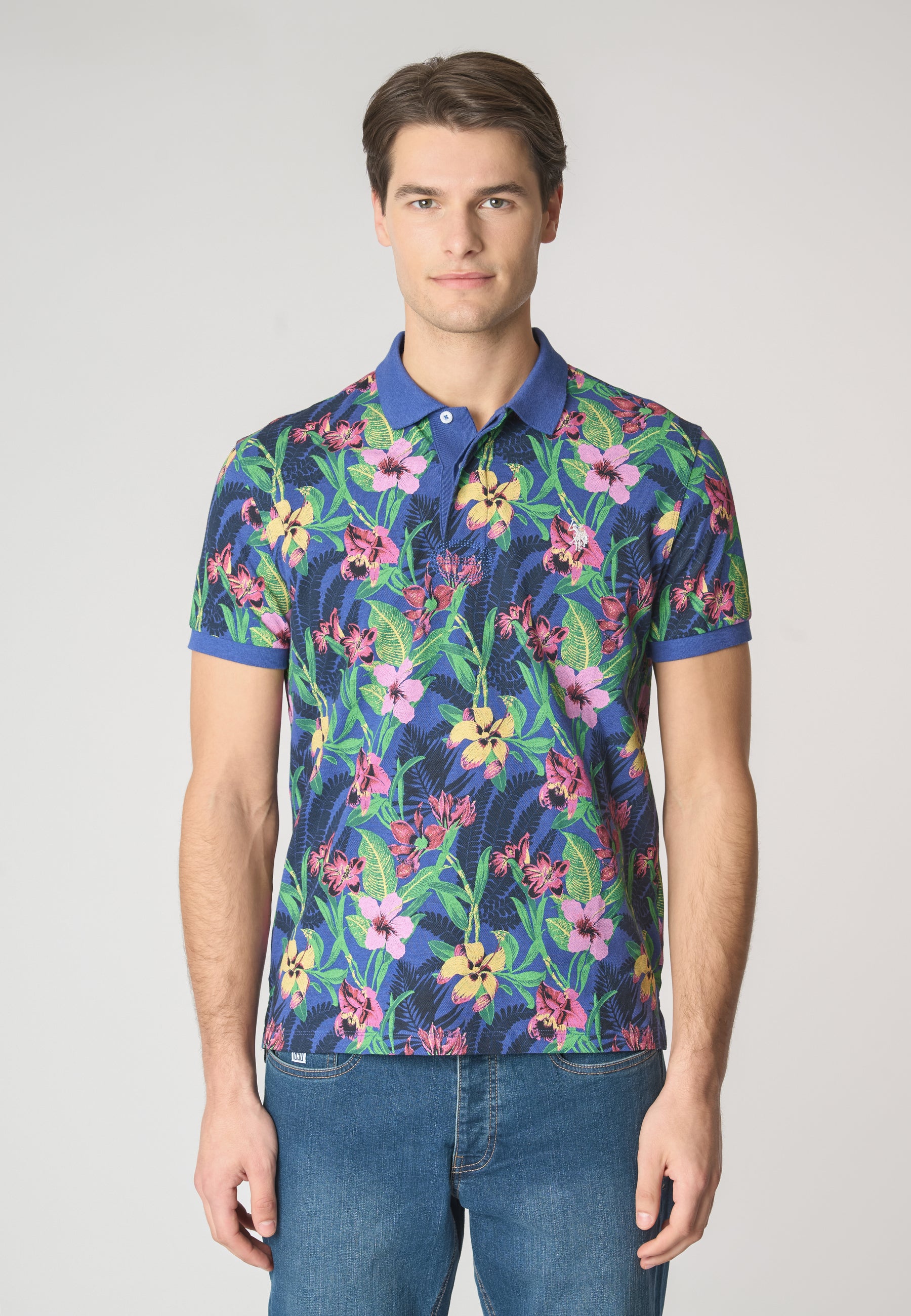 Polo a maniche corte in cotone piquet con fantasia tropicale e logo