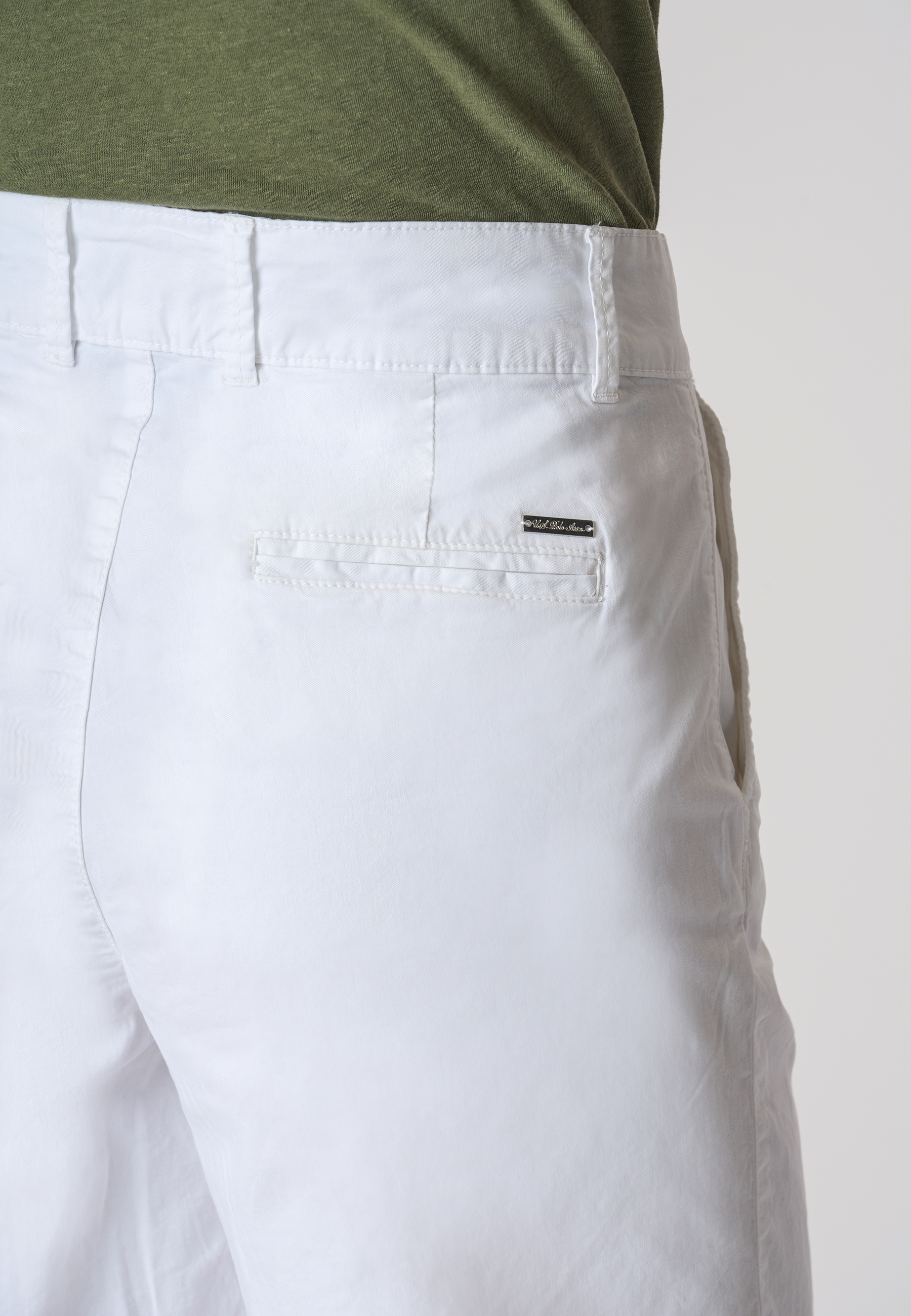 Pantalone corto in cotone gabardine