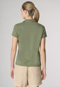 Polo a maniche corte con scollo a V in cotone stretch