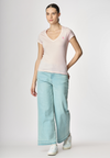 T-shirt con scollo a V a maniche corte in cotone light jersey.