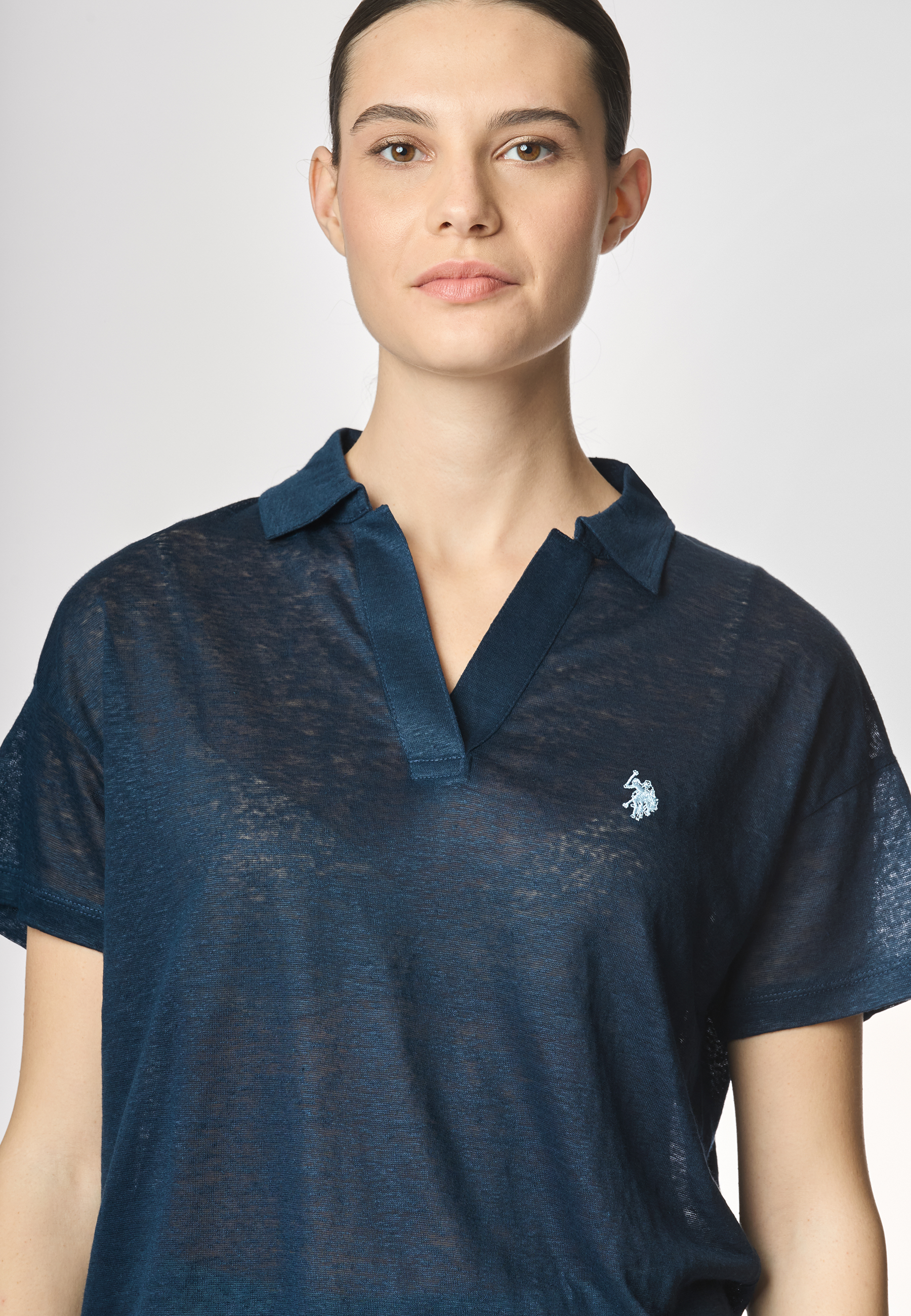 Polo a maniche corte con scollo a V in lino premium quality