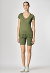 T-shirt con scollo a V a maniche corte in cotone light jersey.