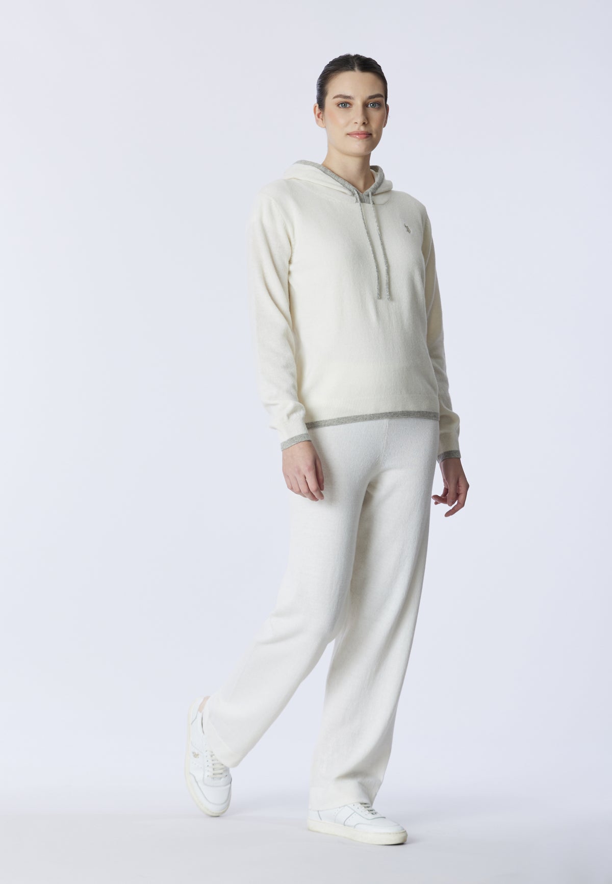 Maglia con cappuccio misto lana merino riciclata