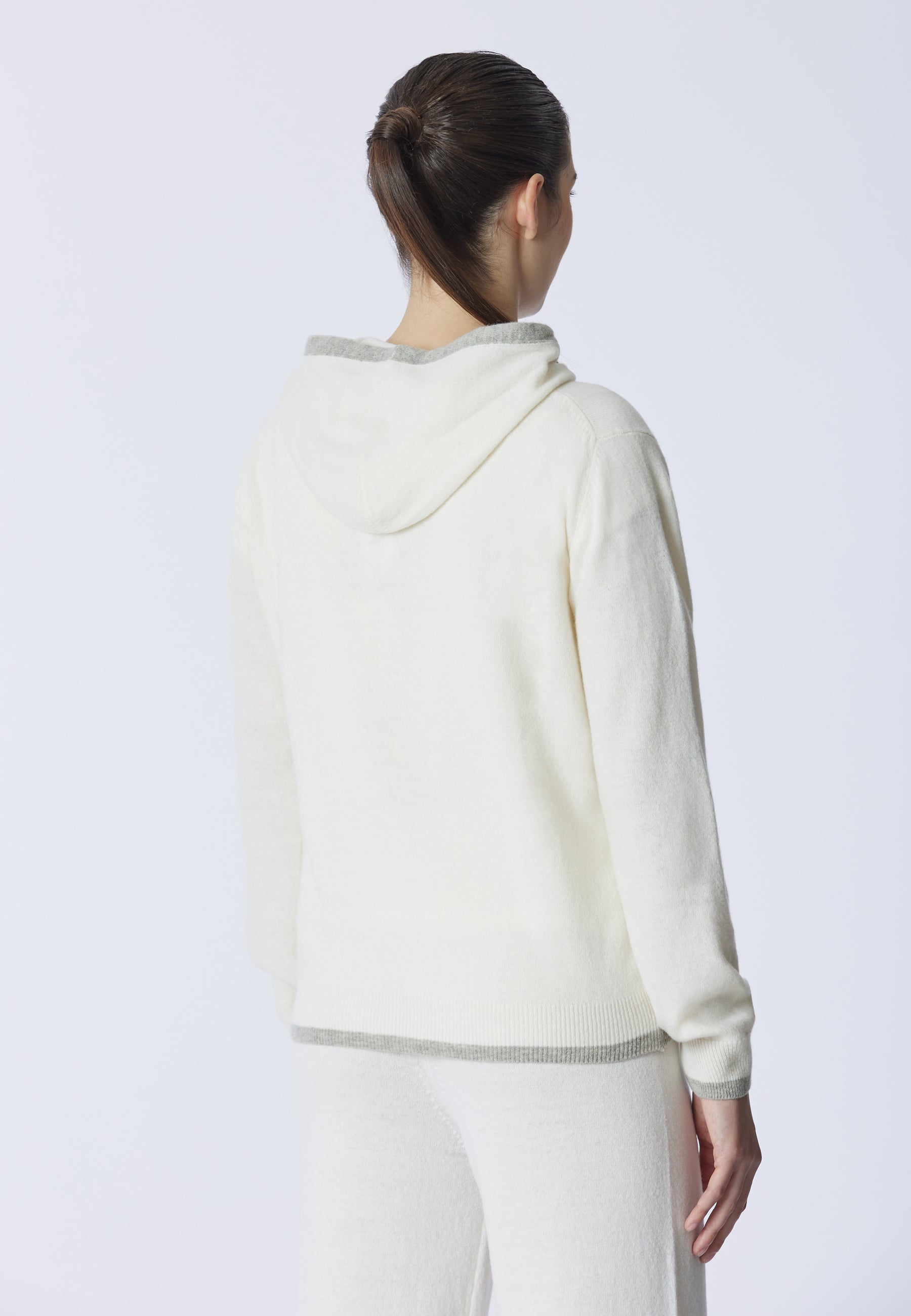 Maglia con cappuccio misto lana merino riciclata