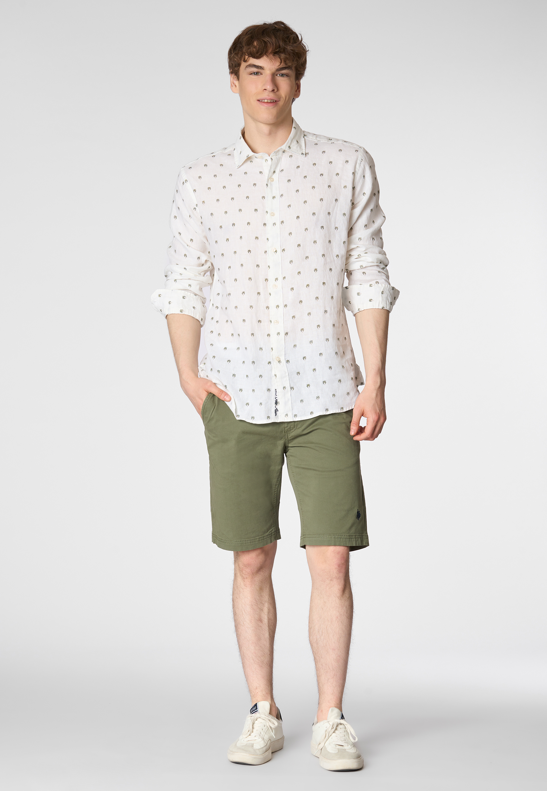 Camicia in lino con fantasia palme slim fit